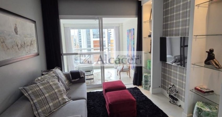Excelente apto mobiliado de alto padrão localizado entre os bairros Centro e Batel.