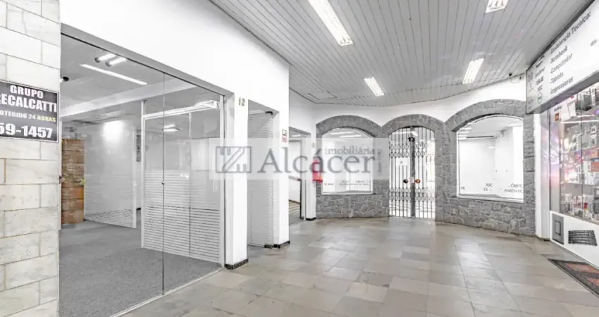 Excelente loja comercial em ponto estratégico, localizada no seminário.