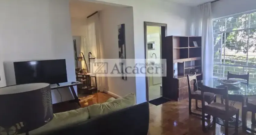 Imóvel com grande diversidade de comércios, lojas, restaurantes para o seu dia-dia. apto no bairro da água verde, ótima localização.