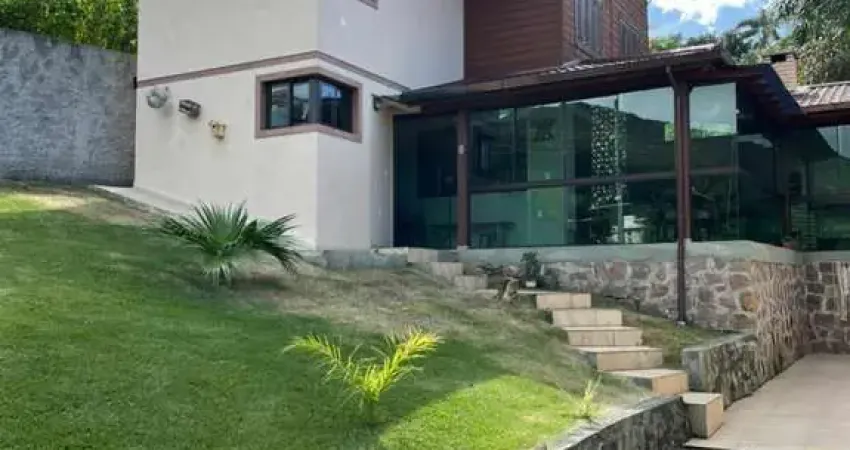 Casa  em Garopaba, à venda perto do mar
