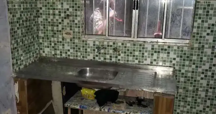 Casa com 1 quarto para alugar na Vila Ayrosa, São Paulo 