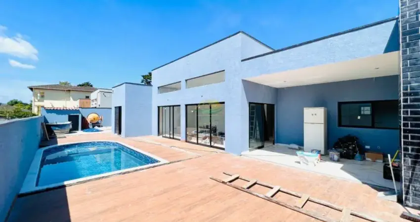 Casa de Alto Padrão com 03 dormitórios à venda em Atibaia SP