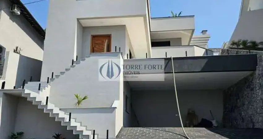 Casa de campo com 3 suítes, piscina e com espaço gourmet, 6 vagas, Arujá