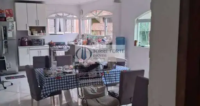 Lindo Sobrado 3 dormitórios, 3 suítes, 6 vagas e uma edícula nos fundos