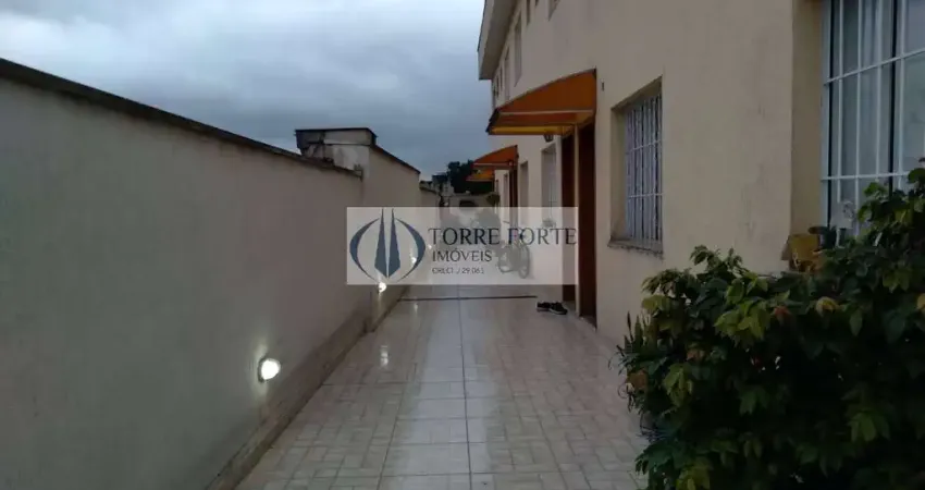 Casa em Condominio com 2 suites 1 vaga de garagem na Vila Ema.