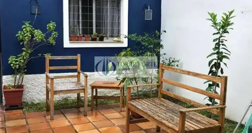 Linda casa com 3 dormitórios, edícula e 2 vagas em Jardim Regis