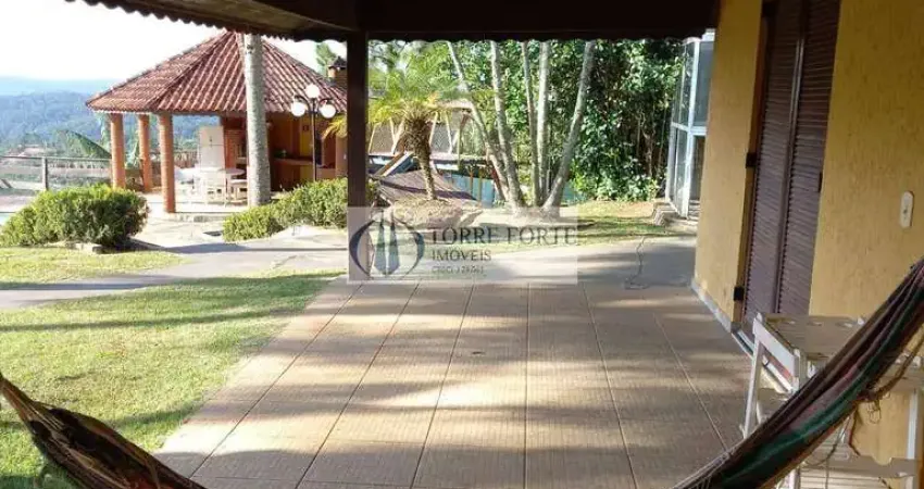 Casa com 5 dormitorios 2 suites 4 ou mais vagas , Piscina em Campo Limpo.