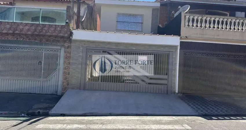 Sobrado espaçoso reformado com 3 dorms., vaga para 2 carros e churrasquiera