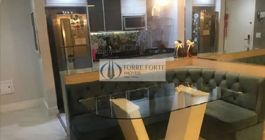 Ótimo apartamento decorado, com 2 dorms. sendo 1 suíte e 2 vagas de garagem