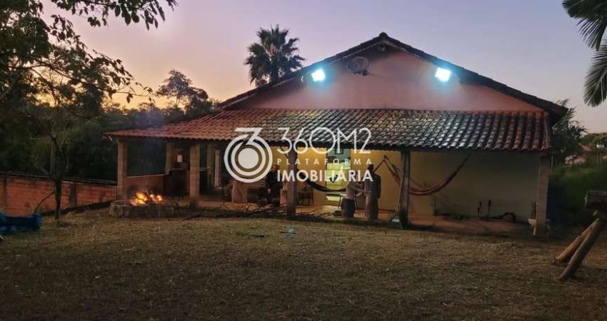 Chácara para Venda em Tatuí, Centro, 3 dormitórios, 1 suíte, 3 banheiros, 4 vagas