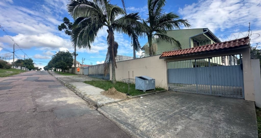 Sobrado com 3 quartos em condomínio no Pinheirinho - Cód. 06.093