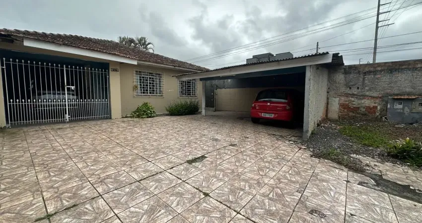 Terreno com 407 m² com duas casas no capão raso, área construída de 180m² - cód. 04.005