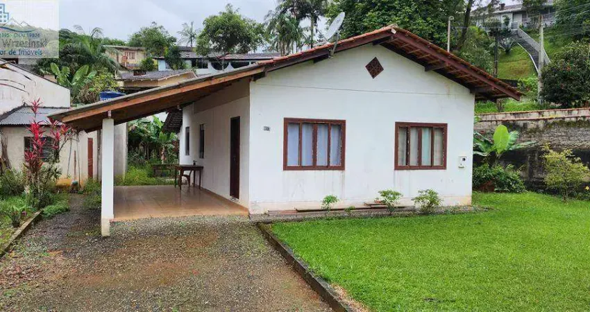 Casa com 3 quartos para alugar no Guanabara, Joinville 