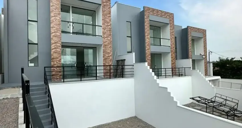 Oportunidade no Novo Aleixo: Casa Duplex com 107m² e Documentação 100%!