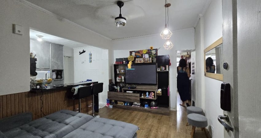 JOSÉ MENINO – VENDA – SALA LIVING 49 AU-  DIVIDIDA  EM UM DORM – PRÓXIMO À PRAIA – ELEVADOR - 1 VG