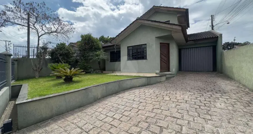 Casa 03 quartos 01 suíte - localização privilegiada (possuí uma segunda casa nos fundos do terreno com entrada individual)