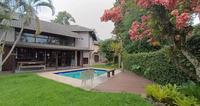 Casa com piscina em Vargem Grande