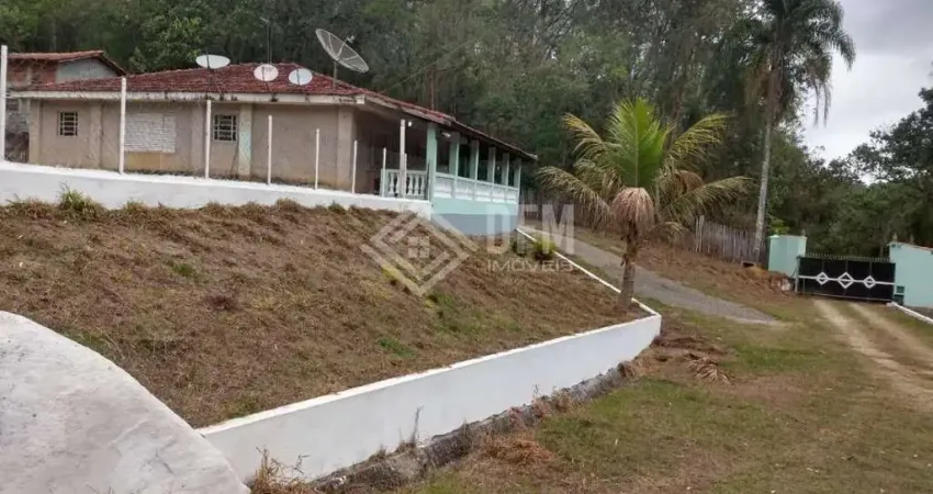 Sítio à venda com 24.000 MT2 de área total em Mogi das Cruzes, SP, com casa principal, casa auxiliar,salão de festas e estábulo