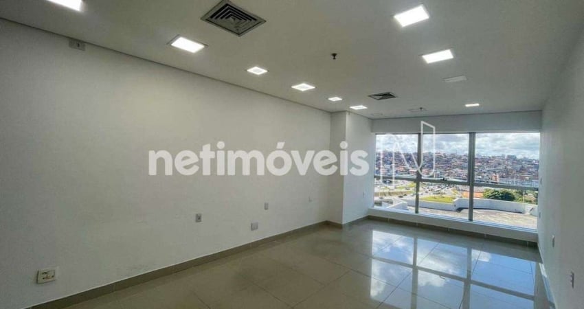 Sala comercial com 1 sala para alugar na Avenida Tancredo Neves, Caminho das Árvores, Salvador