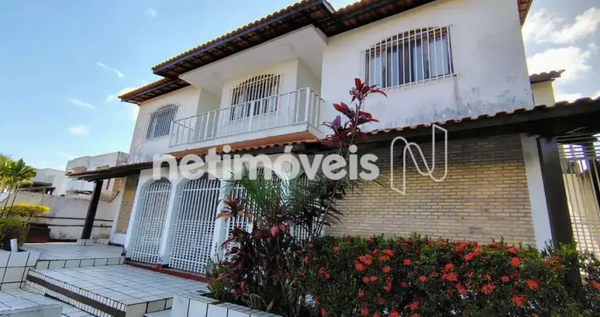 Casa com varanda e quintal no itaigara – 03 pavimentos