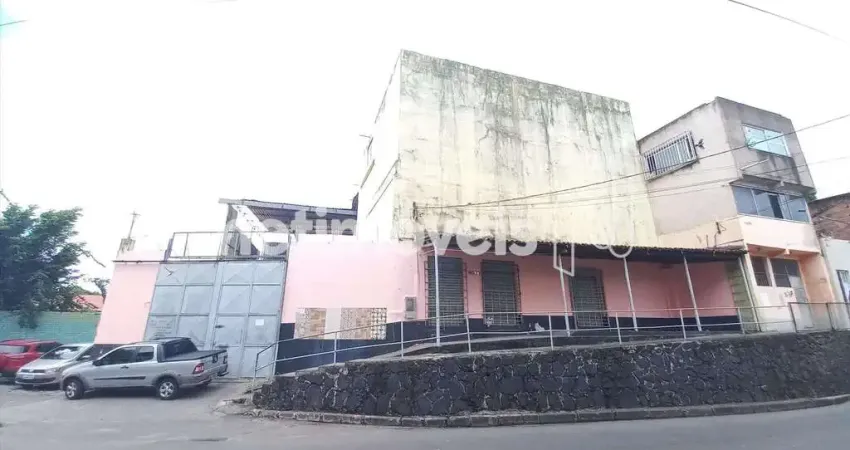 Ponto comercial com 1 sala para alugar na Rua Luiz Régis Pacheco, 1680, Uruguai, Salvador
