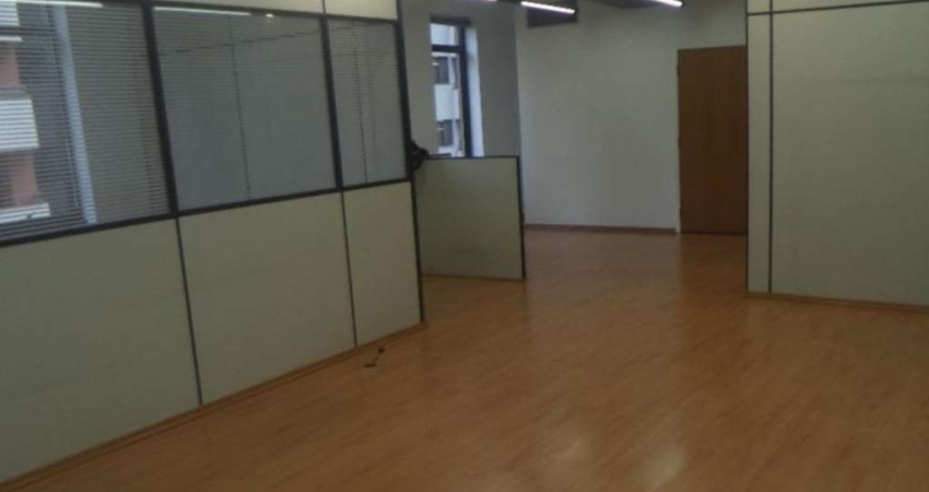 Sala comercial com 4 salas para alugar na Rua Sansão Alves dos Santos, 433, Cidade Monções, São Paulo