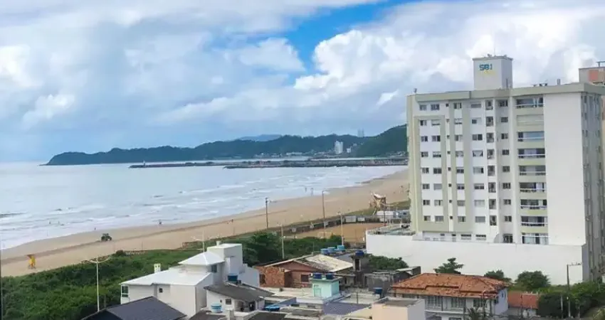 Seu novo lar à beira-mar, no centro de navegantes, apenas 80 metros da praia