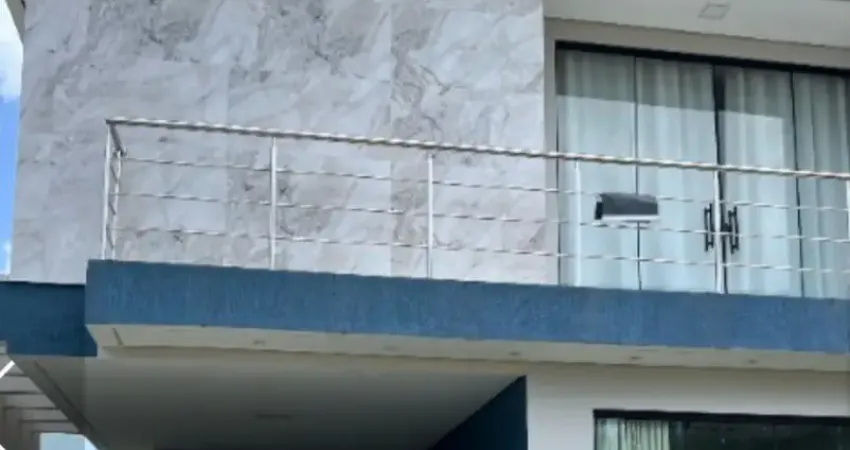 Alugo linda e sofisticada casa no condomínio quinta das marinas