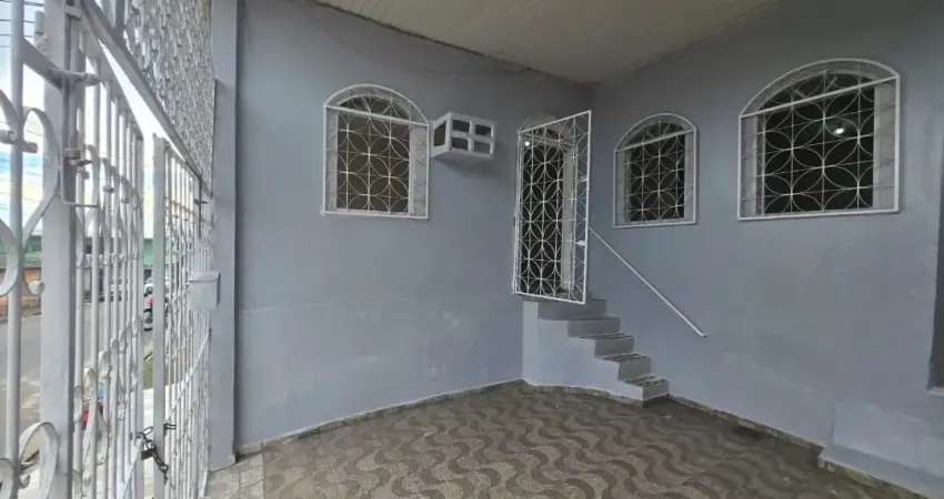 Vendo casa muito bem localizada no bairro alvorada, aceita financiamento