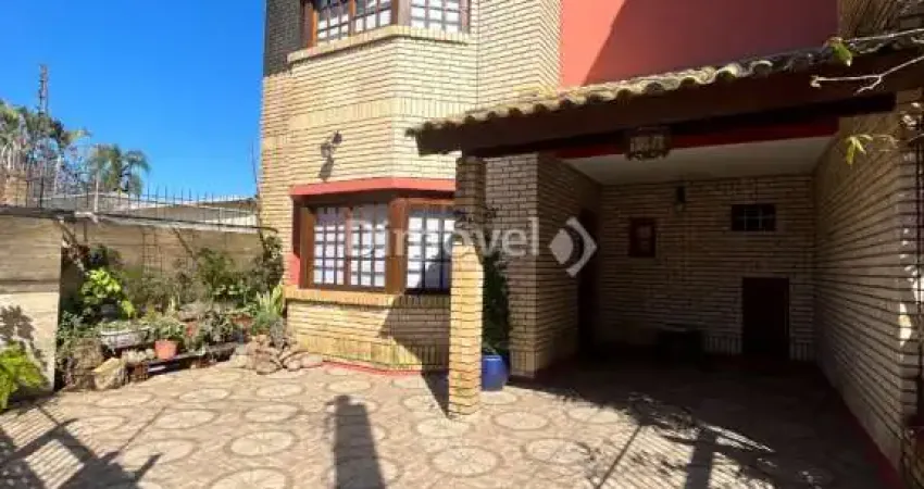 Casa com 3 quartos à venda na Rua Jacundá, 641, Guarujá, Porto Alegre
