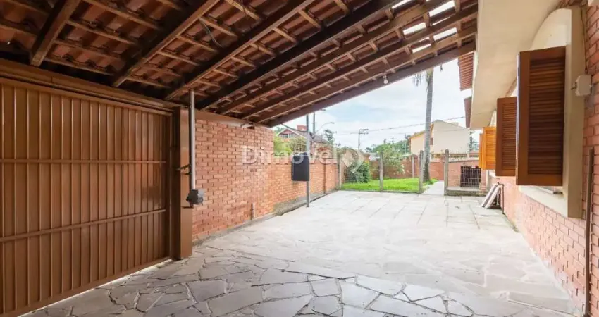 Casa com 3 quartos à venda na Rua Oiampi, 420, Guarujá, Porto Alegre