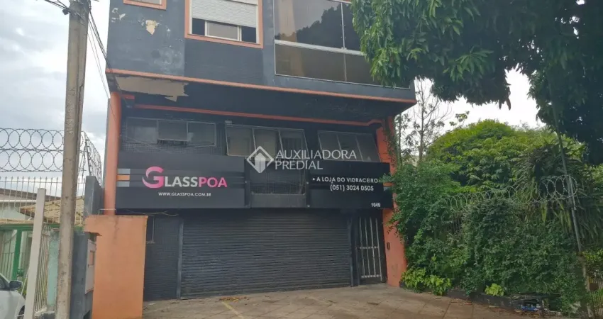 Barracão / Galpão / Depósito com 4 salas para alugar na Rua Serro Azul, 1050, Santa Maria Goretti, Porto Alegre