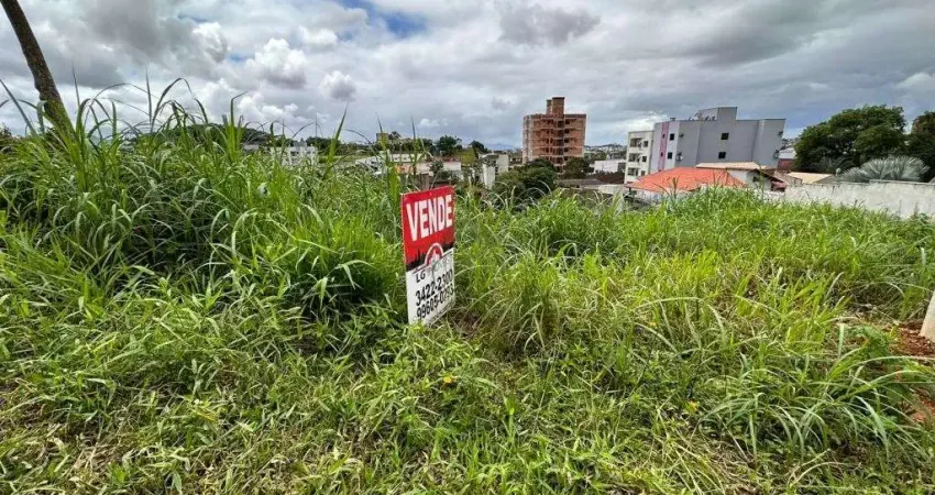 Terreno à venda na Rua Teresópolis, 133, Itaum, Joinville