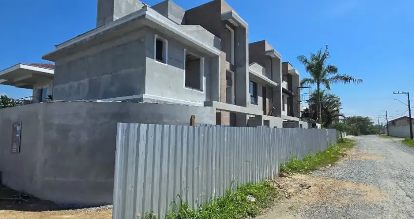 Tríplex de alto padrão a 320 metros da praia no itacolomi em piçarras