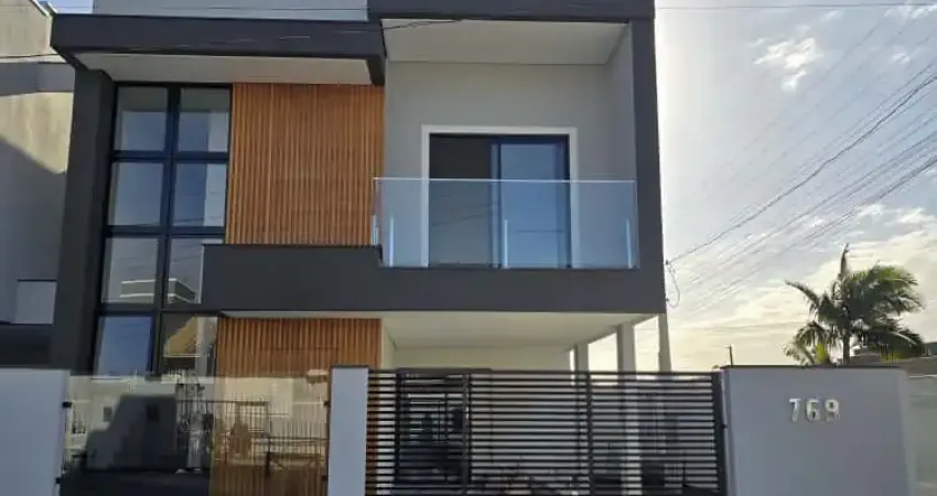 Sobrado de alto padrão em finalização de obra no bairro itacolomi - piçarras