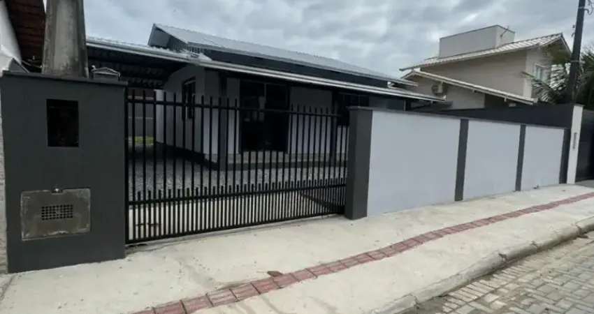 Casa sozinha no terreno à venda em no itacolomi, balneário piçarras - sc