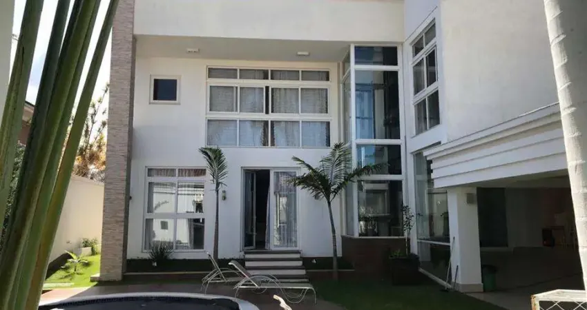 Vendo casa sendo sobrado 4 suítes sendo uma máster com banheira com elevador em condomínio fechado na rua 12 residencial colibri, casa de alto padrão.