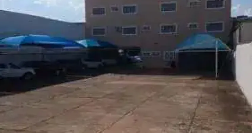 ALUGO LOJA COM ESTACIONAMENTO DE VICULOS COM 1.700 M2