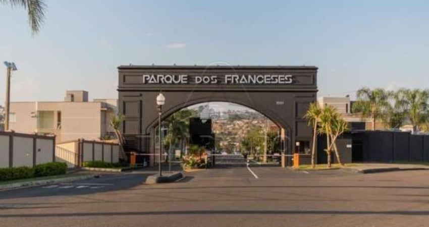 Linda residência dentro de Condomínio fechado