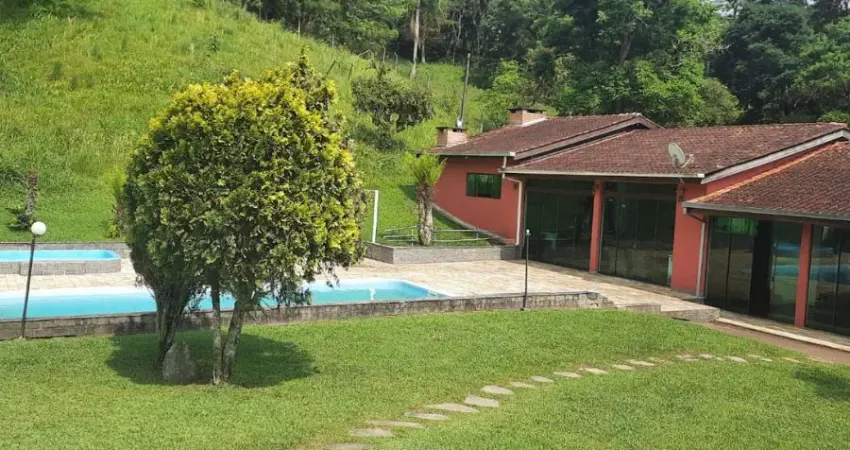 Chácara com piscina e grande área de lazer para todos os gostos