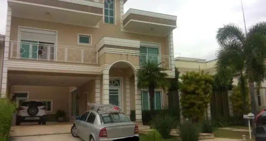SOBRADO NO CONDOMÍNIO AMSTALDEN RESIDENCE  5 Dormitórios sendo 4 suítes, Banheiro social, Estritório,  Sala de estar, Sala de Jantar, Sala de TV, Banheiro social,  Cozinha com móveis planejados, Lavan