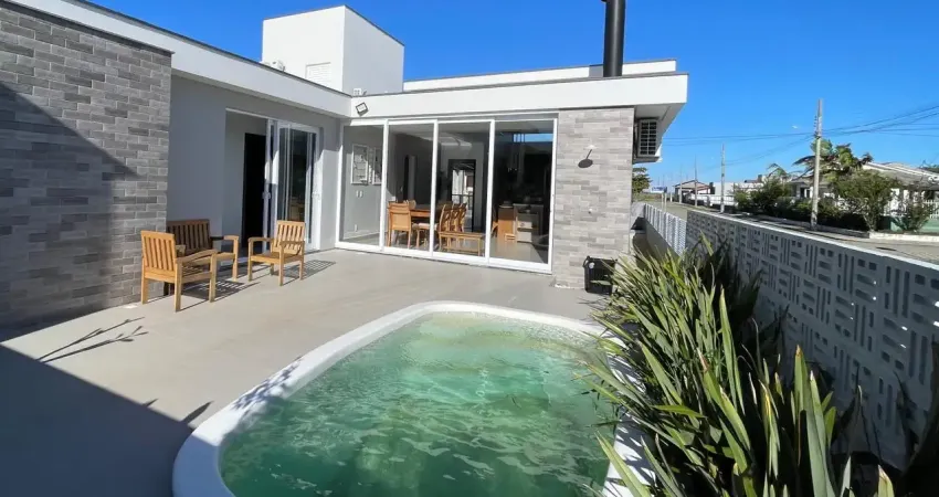 Casa nova, mobiliada e a poucos passos do mar – balneário rincão/sc!