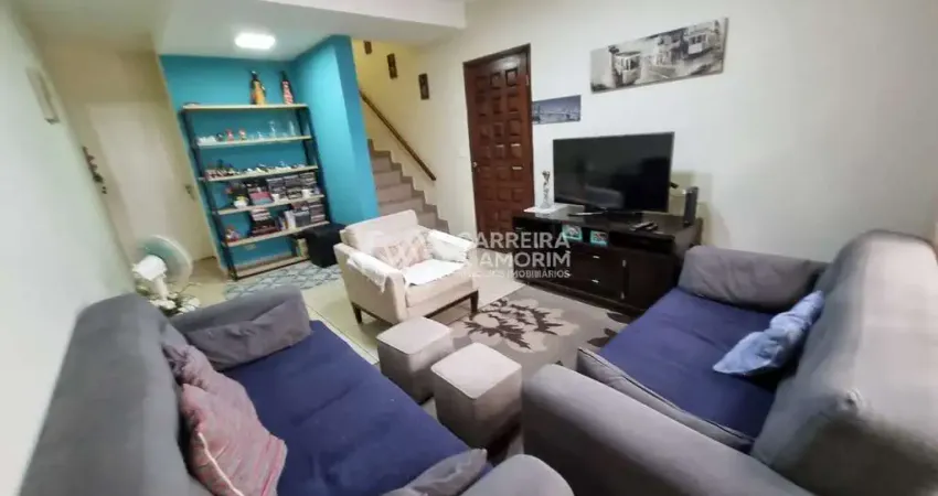 CASA A VENDA, SOBRADO 3 DORMITÓRIOS, SUÍTE, SALA 2 AMBIENTES, COZINHA, 2 VAGAS COBERTAS, QUINTAL.10 MINUTOS METRÔ VILA DAS BELEZAS. VILA DAS BELEZAS.