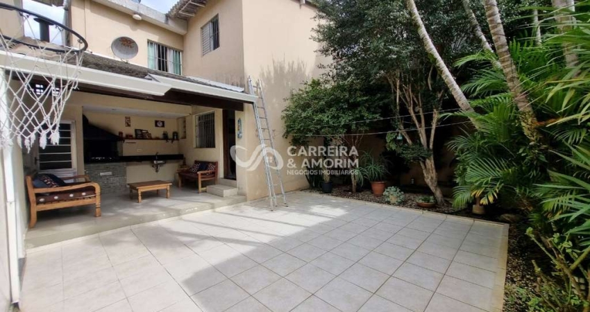 CASA A VENDA, SOBRADO 4 DORITÓRIOS, 3 BANHEIROS, 1 SUÍTE, 4 VAGAS + EDICULA NOS FUNDOS - JARDIM SÃO LUÍS.