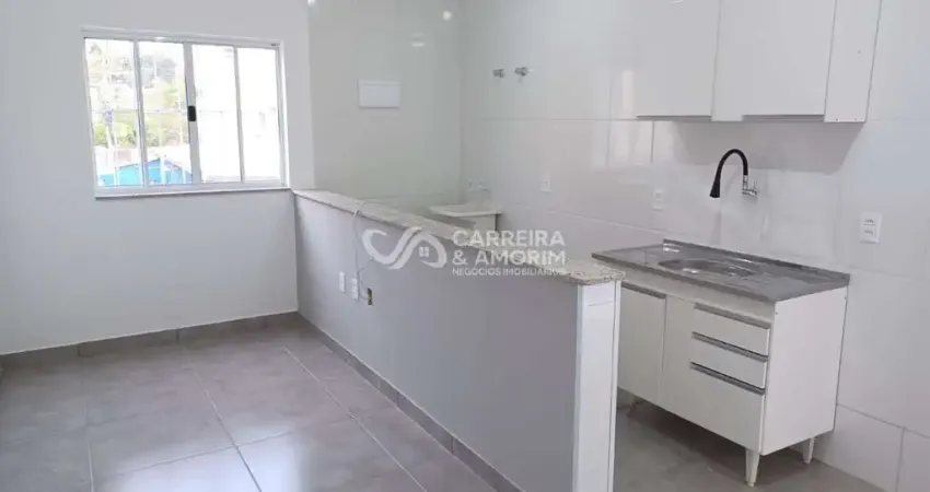 Alugo casa com 25m², 01 dormitório, sala com cozinha americana,jardim amalia, estrada de itapecerica.