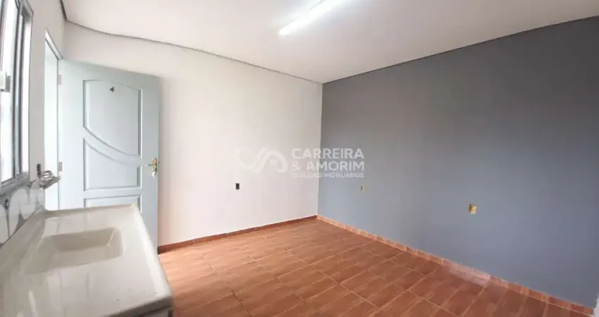 Alugo casa reformada com 2 cômodos grandes, banheiro e área de serviços. jardim duprat, parque santo antônio, jardim são luiz.