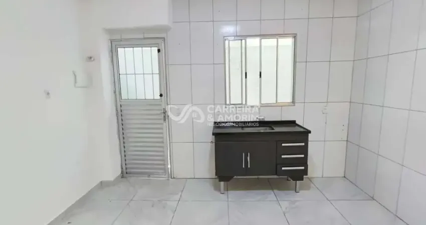 Casa para alugar, com 02 comodo grandes, banheiro com box e área de serviço, jardim germânia, a 5 minutos, do terminal capelinha, metrô campo limpo.