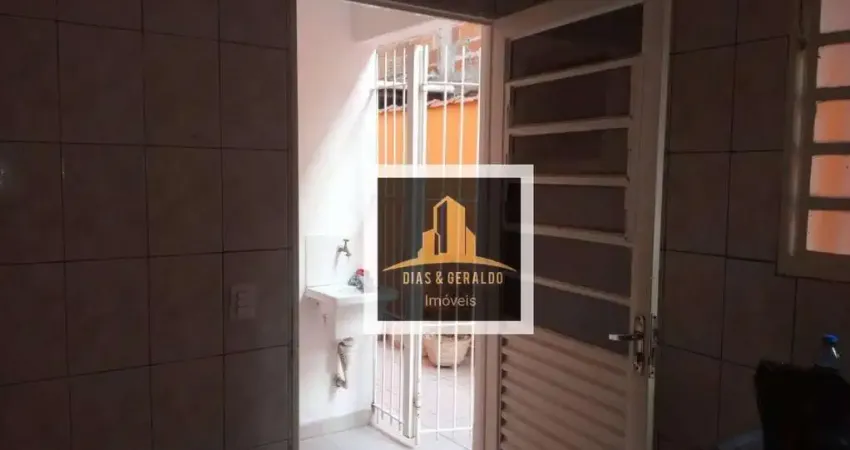 Casa com 2 dormitórios para alugar, 55 m² por R$ 1.816,67/mês - Residencial União - São José dos Campos/SP
