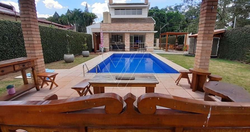 Conforto e Elegância: Casa com 2 Suítes, Pé-Direito Duplo e Piscina - Jd Mediterrâneo