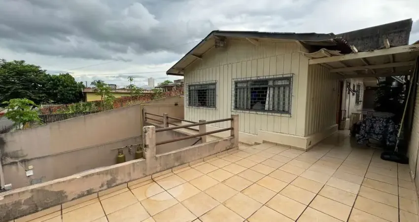 Casa com 3 quartos para venda - Ao lado do Lago Igapó - Jd. Champagnat, Londrina, PR